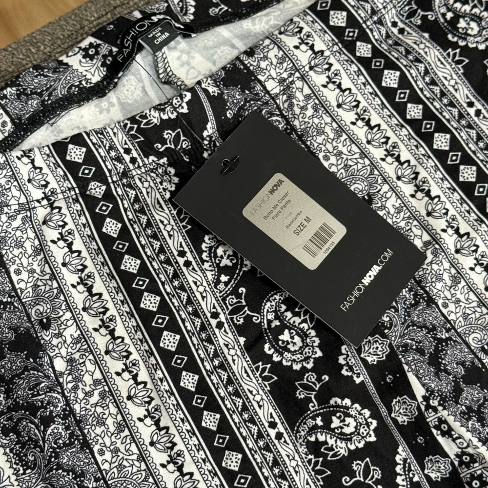 Fashion Nova Monochrome Patterned Skirt